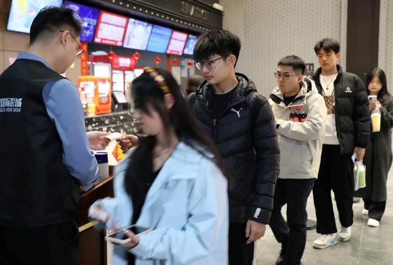视频丨435万场,春节档观影场次创纪录,票价更惠民! 新闻 视频丨435万场,春节档观影场次创纪录,票价更惠民! 新闻 视频丨435万场,春节档观影场次创纪录,票价更惠民! 新闻