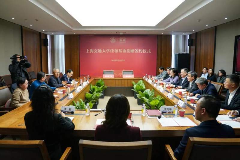  成明和捐赠1亿元，上海交大两日内收到三笔亿元级捐赠 新闻