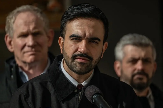  纽约民众对伊朗遇袭反应不一：愤怒、焦虑与喜悦交织 新闻 纽约民众对伊朗遇袭反应不一：愤怒、焦虑与喜悦交织 新闻