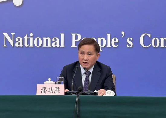 两会释放信号;央行结构性工具护航资本市场;增强市场内在活力成焦点 IT技术 两会释放信号;央行结构性工具护航资本市场;增强市场内在活力成焦点 IT技术