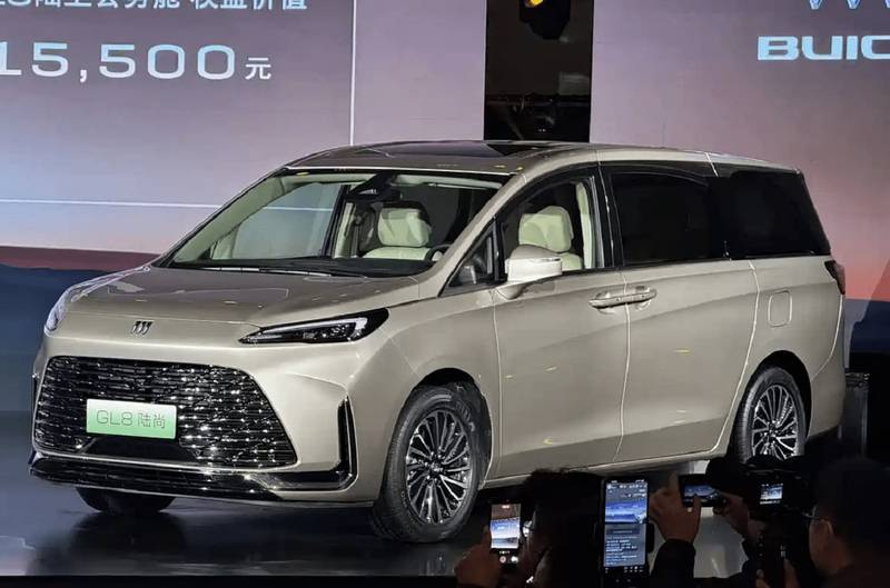 岁月鎏金焕新登场；别克GL8家族推出金辉版车型；金石之约服务承诺同步亮相。