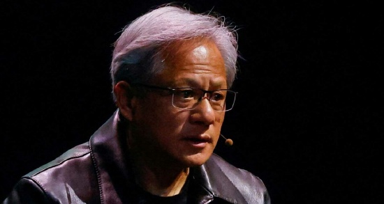  地缘风云再起，美军重拳出击伊朗；科技巨头战略调整引关注。 新闻