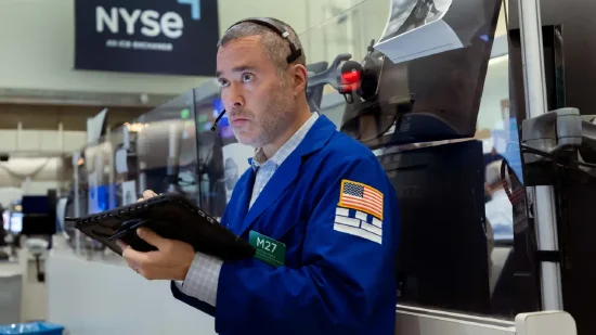  地缘风云再起，美军重拳出击伊朗；科技巨头战略调整引关注。 新闻