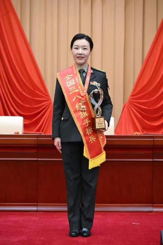  追风逐雨向战行，观天测海保打赢；她获全国三八红旗手标兵，全军唯一。 新闻 追风逐雨向战行，观天测海保打赢；她获全国三八红旗手标兵，全军唯一。 新闻