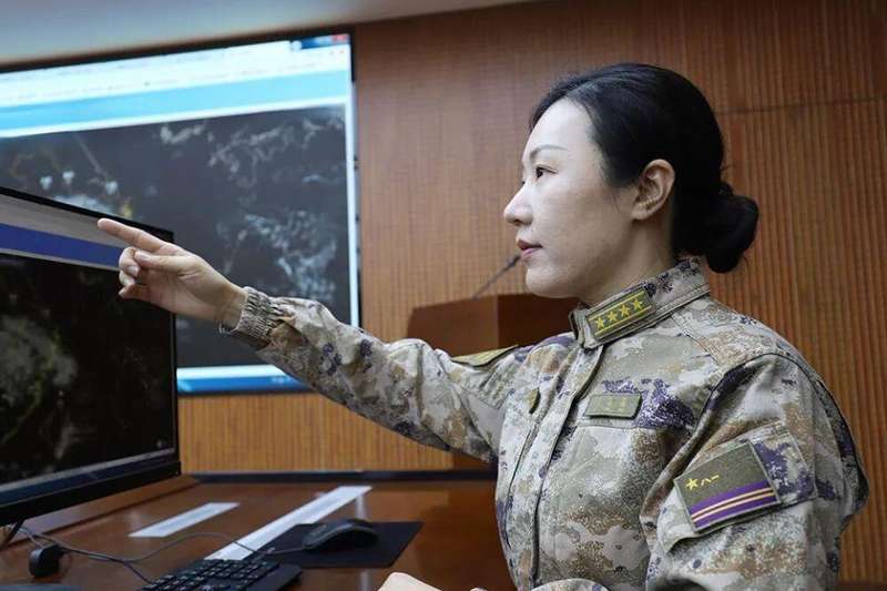  追风逐雨向战行，观天测海保打赢；她获全国三八红旗手标兵，全军唯一。 新闻 追风逐雨向战行，观天测海保打赢；她获全国三八红旗手标兵，全军唯一。 新闻