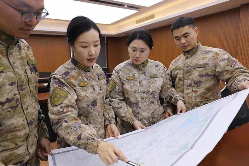  追风逐雨向战行，观天测海保打赢；她获全国三八红旗手标兵，全军唯一。 新闻 追风逐雨向战行，观天测海保打赢；她获全国三八红旗手标兵，全军唯一。 新闻