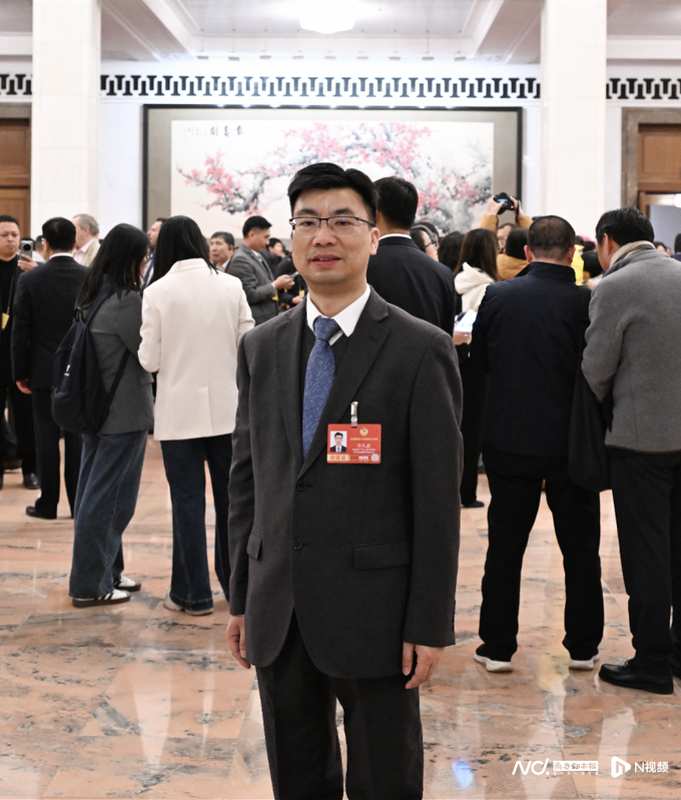 偷拍事件频发引发忧虑;全国政协委员建言完善立法;增设侵犯公民隐私罪势在必行。 新闻