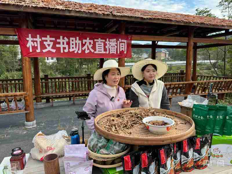 人民大会堂前,她推介家乡好物;镜头切换间,姐妹们笑容渐绽。 文化旅游