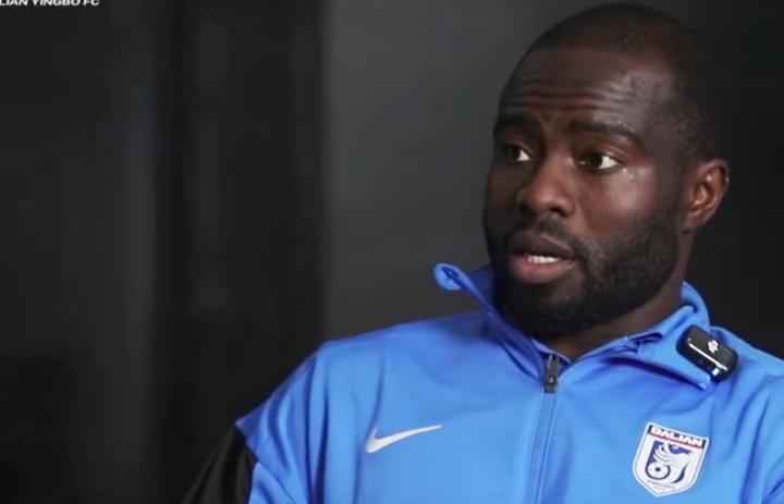  阿奇姆彭抵达大连；球迷机场热烈欢迎，他感动不已。 体育新闻 阿奇姆彭抵达大连；球迷机场热烈欢迎，他感动不已。 体育新闻