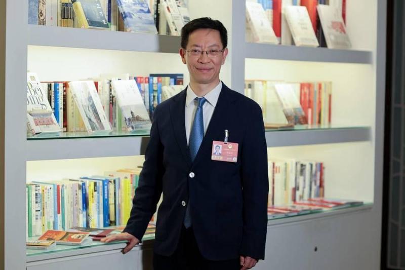  余淼杰代表详解休假改革路径；增设元宵、重阳假期将重塑文化消费新格局。 新闻 余淼杰代表详解休假改革路径；增设元宵、重阳假期将重塑文化消费新格局。 新闻