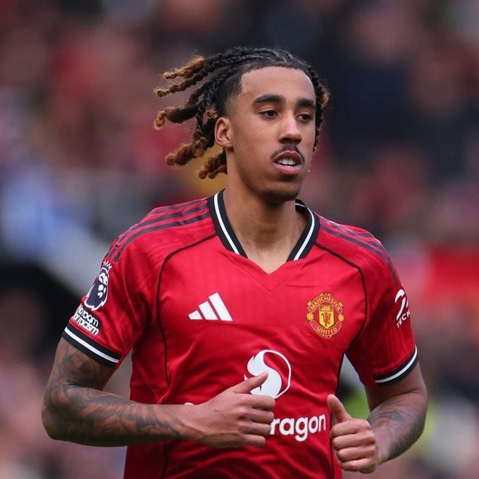 约罗的心声:马奎尔留队,对年轻后卫成长至关重要。 体育新闻