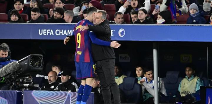 拉波尔塔连任巴萨主席意义重大,弗里克执教前景看好;莱万多夫斯基留队意愿强烈,核心阵容延续可期。 体育新闻