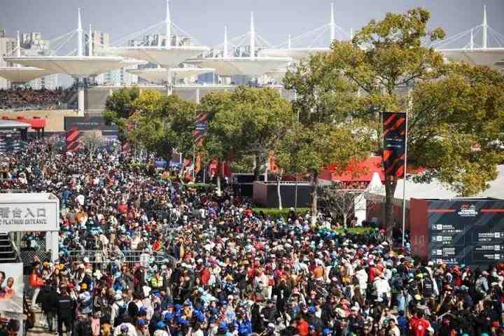  F1中国大奖赛上海站圆满落幕，现场观赛热情高涨，创近20年新高。 体育新闻