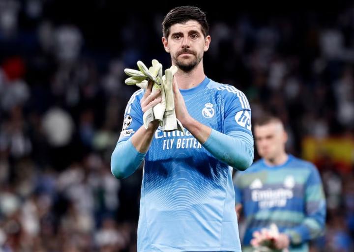  皇马门神告急，库尔图瓦右侧内收肌疑似撕裂；马德里德比前景堪忧。 体育新闻