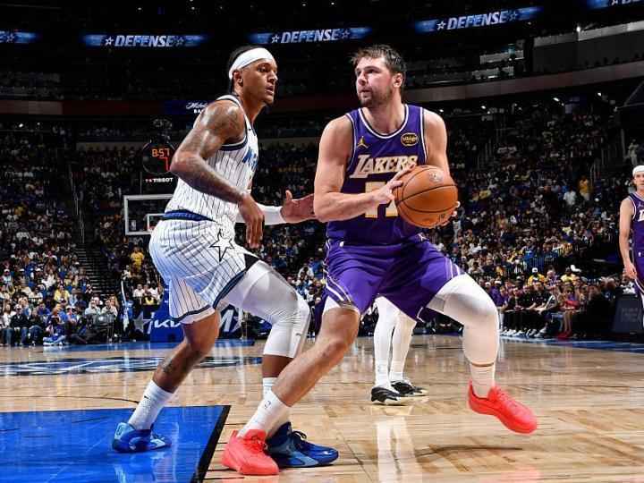 湖人险胜魔术,东契奇技术犯规引争议;雷迪克赛后发声,试图为爱徒辩护。 体育新闻