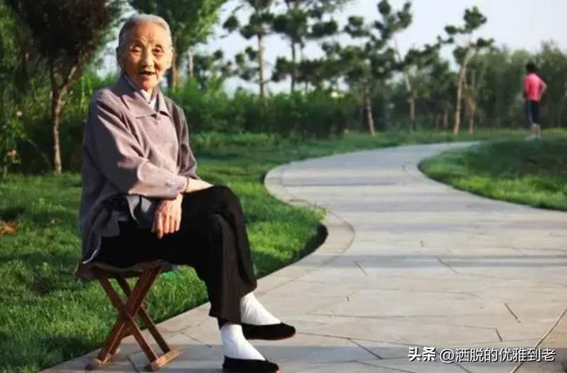 被遗忘的恩情与迟到的重逢:一段跨越时空的暖心守护 情感心理