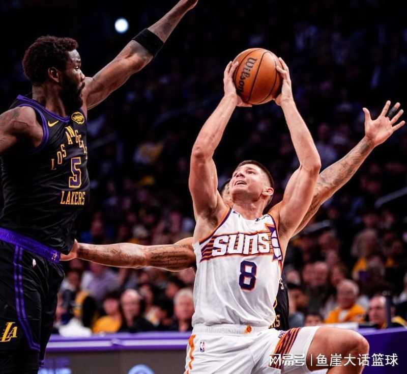  【深度复盘】詹姆斯28+6+12背后：湖人高效体系如何运转？ 体育新闻